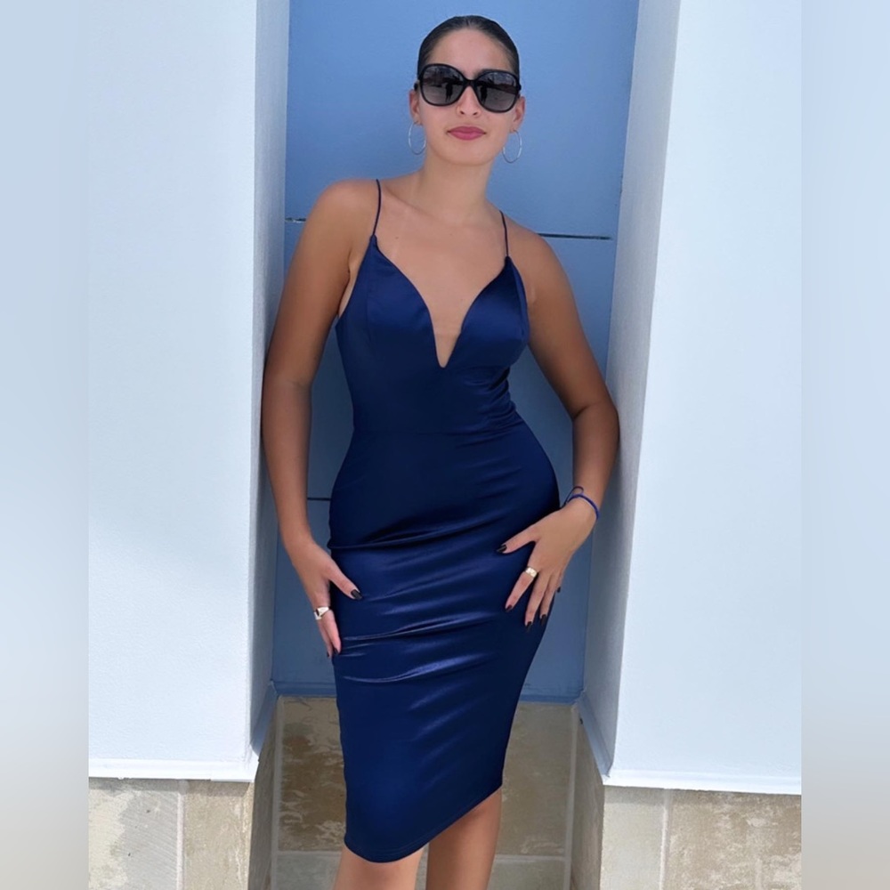 Brand New!🔥Navy Satin Backless tie  bodycon Midi - Picture 6 of 8
